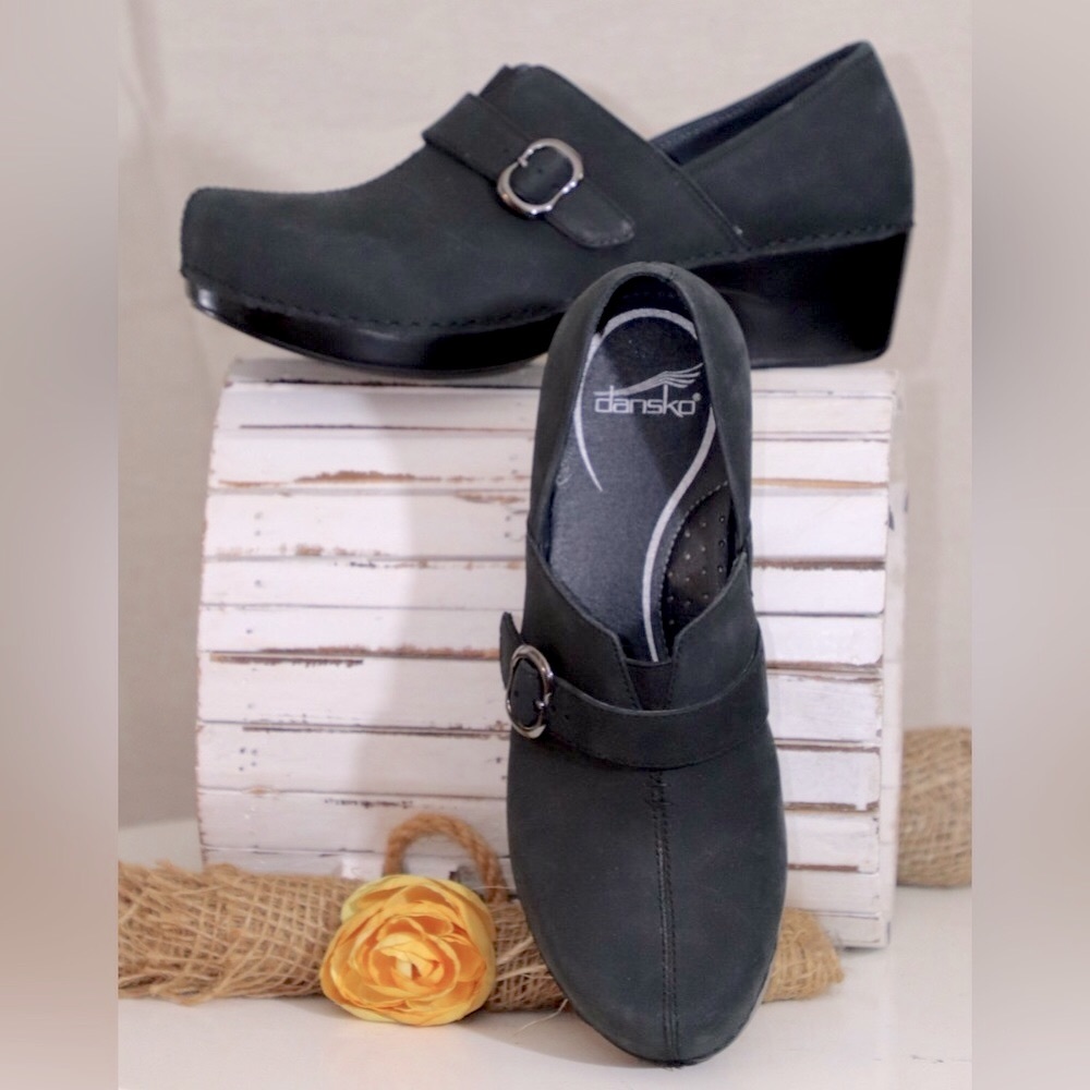 DANSKO Women’s Tamara Dark Blue Leather Clog Size 4 [Fits like a US 8.5]